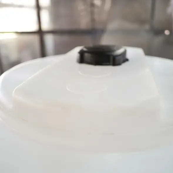 Емкость L 1000л OIL белая