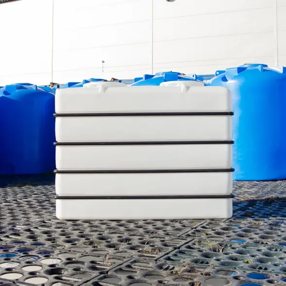 Емкость K 3000л под плотность до 1.2 г/см3 белая с откидной крышкой в обрешетке