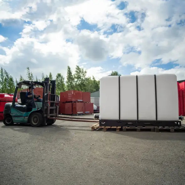 Емкость KR 4000л под плотность до 1.5 г/см3 белая в обрешетке (полный слив)