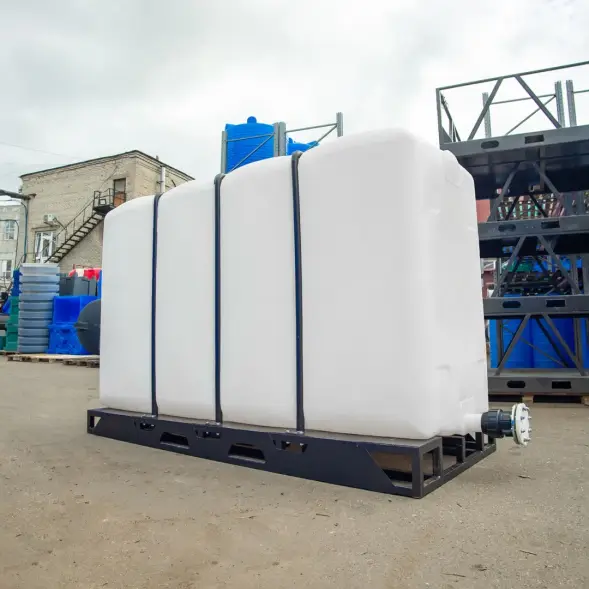 Емкость KR 4000л под плотность до 1.5 г/см3 белая в обрешетке (полный слив)