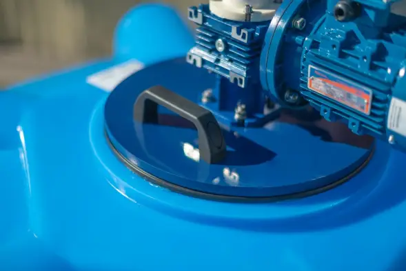 Емкость ЭВЛ 1000 синий с лопастной мешалкой