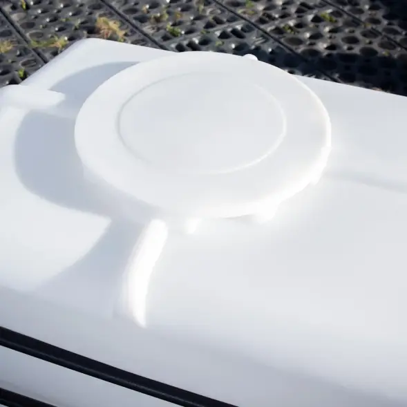 Емкость K 3000л под плотность до 1.2 г/см3 белая с откидной крышкой в обрешетке