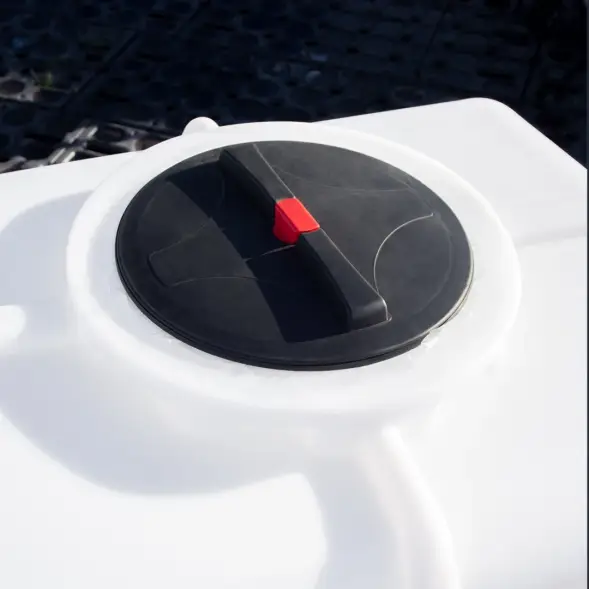 Емкость K 3000л под плотность до 1.2 г/см3 белая с откидной крышкой в обрешетке