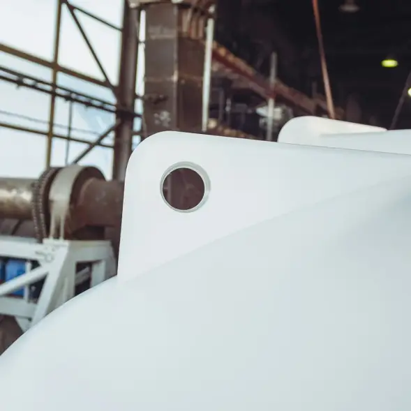 Емкость ЦКТ 5000 л с патрубком 160мм с фланцем под плотность до 1,2 г/см3 белая в обрешетке с лестницей