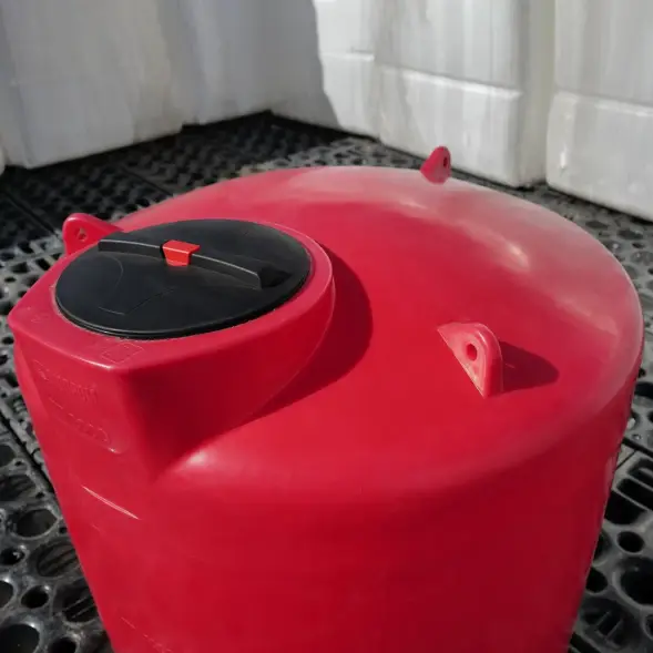 Емкость TOR 2000л КАС с откидной крышкой красная